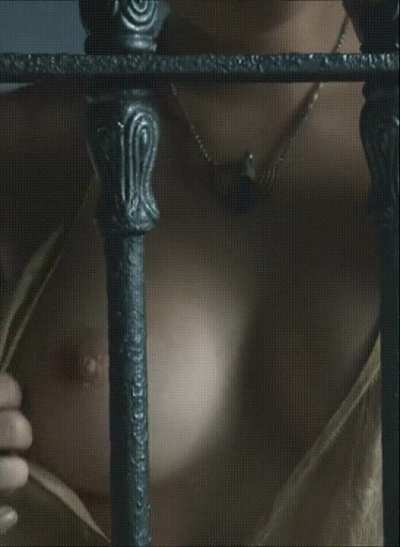 Rosabell Laurenti Sellers' 18 year old tits in GOT
