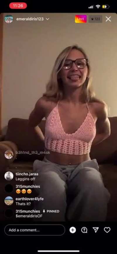 Is this enough feet for this page? Her new tik tok & insta is @emeraldiriss