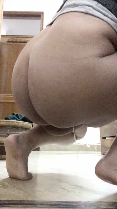 My desi ass PoV while peeing, yes that’s grool in the beginning 🙈(F)