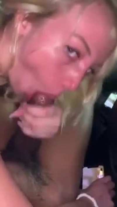 Blonde snow bunny 🐰 thot suck dick sloppy💦😈 otp📲 and embarrasses her man 🤦🏾‍♂️<wbr>🤣🤣
