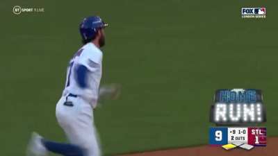 [Highlight] Here is Dansby Swansons 2-run home run on the British broadcast.