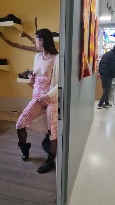 Risky behavior at the museum