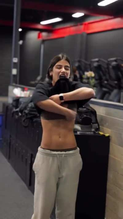 Sara Saffari [gif]