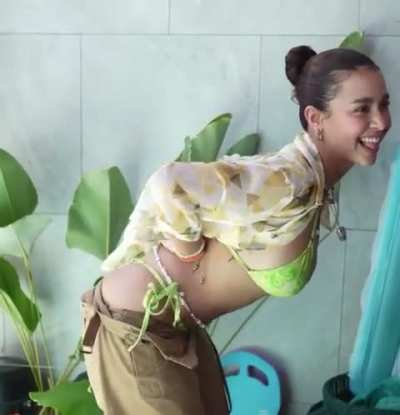 Grabeng katawan naman yan yassi sarap mo talaga 👅