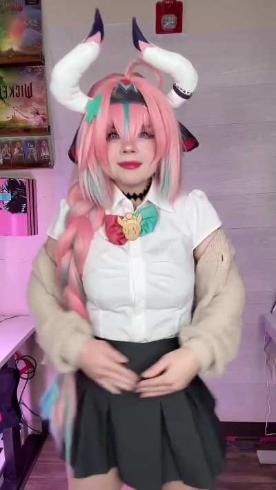 Varesa Schoolgirl cosplay