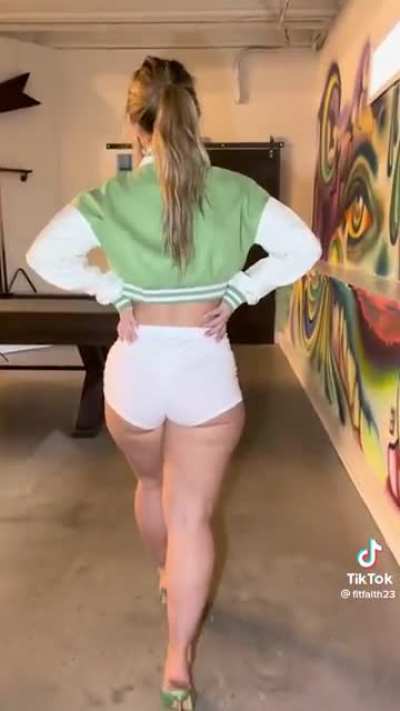 Kinda girl you love to see walk away