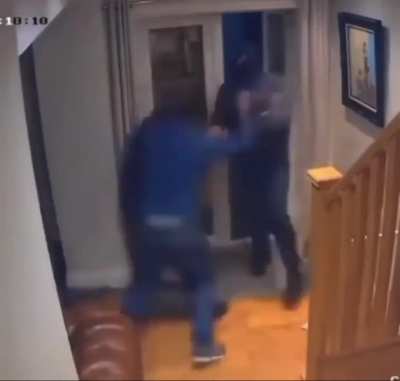Robbers get beat up