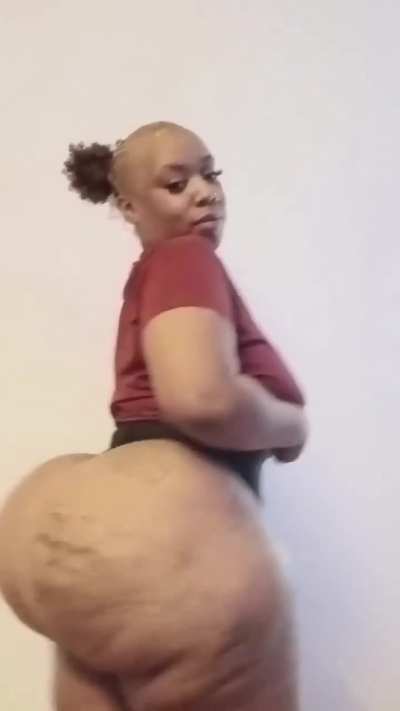Hydro has an S tier ass!!! Her career should be better than what it was but she shot with an android smfh