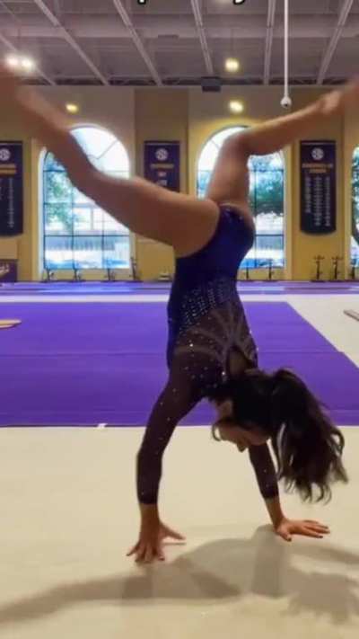 LSU’s Elena Arenas💜💛🔥
