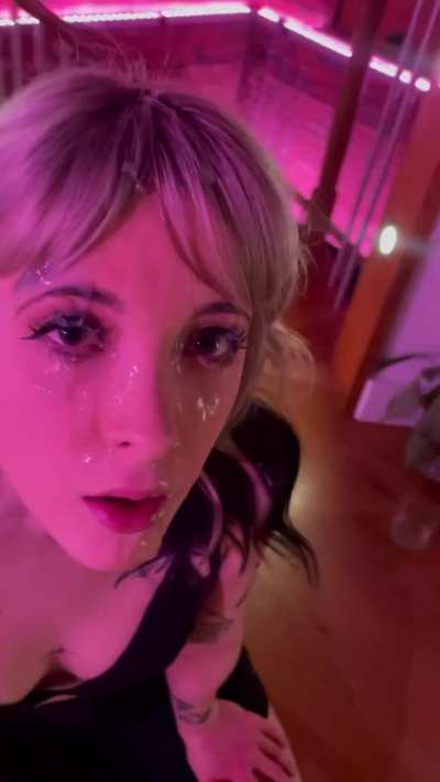 I got this facial, then made myself cum while it was still on my face like the cumslut I am 😋