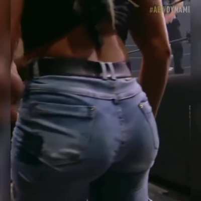TayTay 🍑