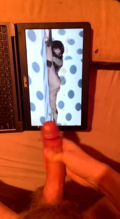 Cumming all over the sexy queen