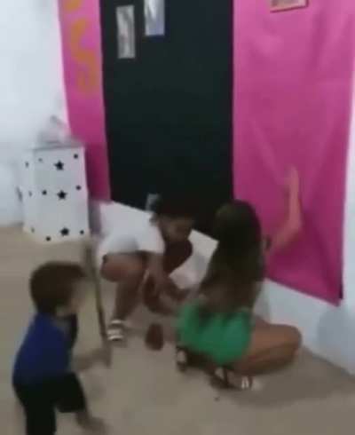 llegó a romper la escoba XD