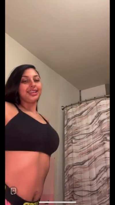 Clapping goat went live🍑<wbr>👏🏾