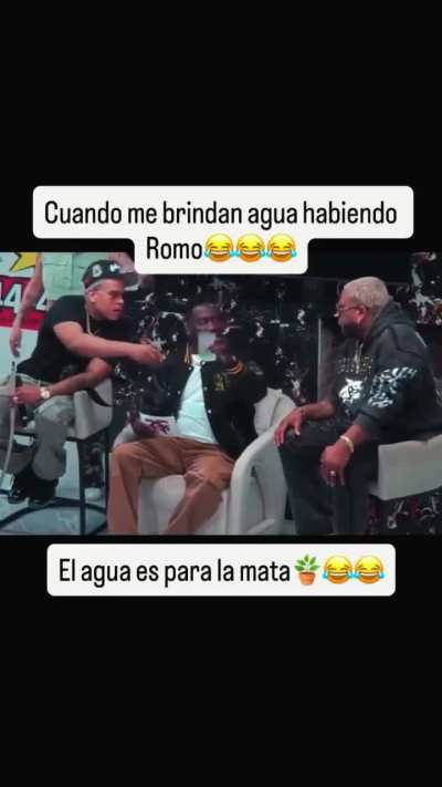 Agua es para las matas deice Fruta