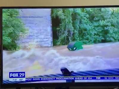 EXCLUSIVE FOOTAGE: “Ben Simmons caught on camera hastily fleeing Phila<wbr>delph<wbr>ia.” (Sorry for potato quality, grabbed this off my TV)