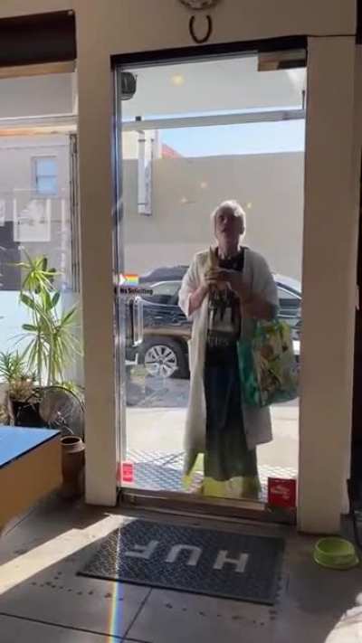 Insane person with a weaponized gnome terrorizing Los Feliz neighborhood, Los Angeles