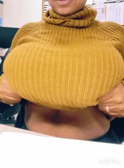 Flashing my G cups at my desk 🙈