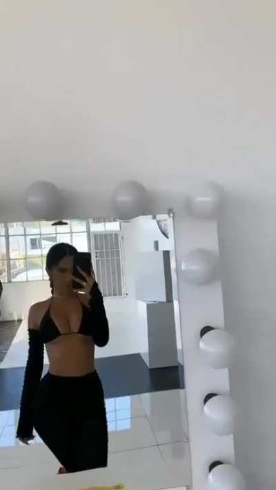 👅