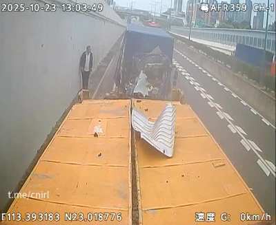 10.23<wbr>。。广州番<wbr>禺南大干线 司机大哥没<wbr>事儿吧?