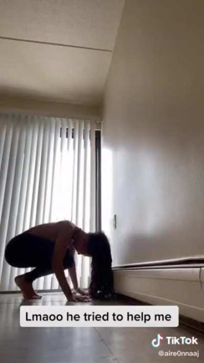 Titty fell out 😩😩😩