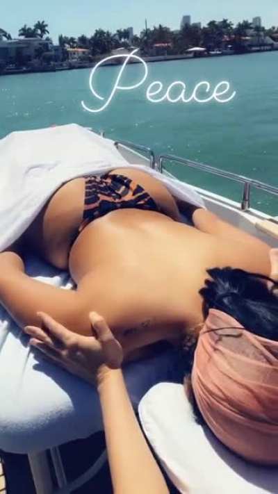 Throwback 🍑
