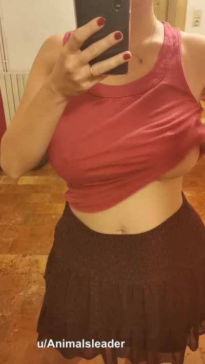 Big titties and hard nipples :p