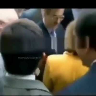 Çocuklar sadece annenizin babanızın ve öğretmenlerinizin ellerini öpün.