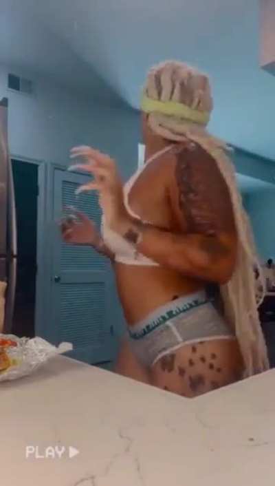 👀
