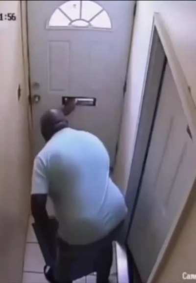 Когда забыл дома ключи, но не знал что папа уже пришёл с работы *_*