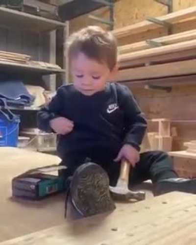 This kid is an master carpenter already