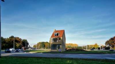 Funny/weird art: The rotating house in Tilburg
