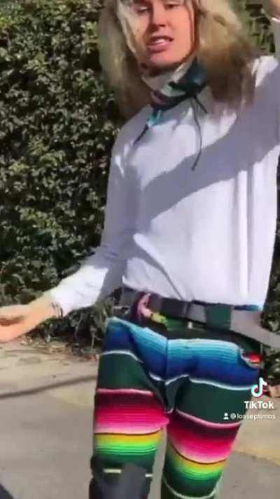 Esto si es moda Original con telas Mexicanas - haste p'a un lado Bad Bunny