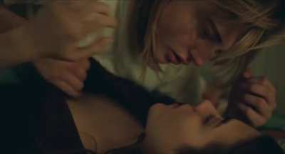 Chloe Moretz putting those full lips to use on her girlfirends body