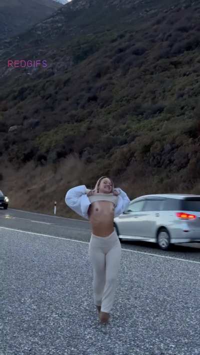 would u honk ur horn @ me flashing 