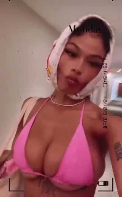 them titties b titty<wbr>in👌🏾