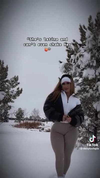 @daisyluutapia of course she can throw that ass