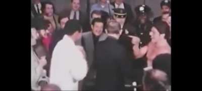 Bonavena makes Muhammad Ali Flinch