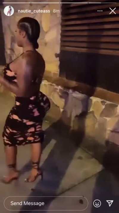 She got a sexy ass walk
