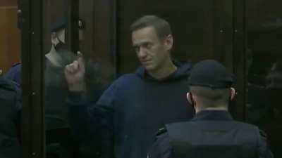 While the judge reads out the verdict, Navalny draws a heart to his wife