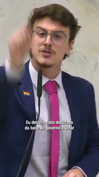 Guilherme Cortez, deputado e candidato a prefeito de Franca, discursando sobre inoperancia da extrema direita em previnir tragédias climáticas.