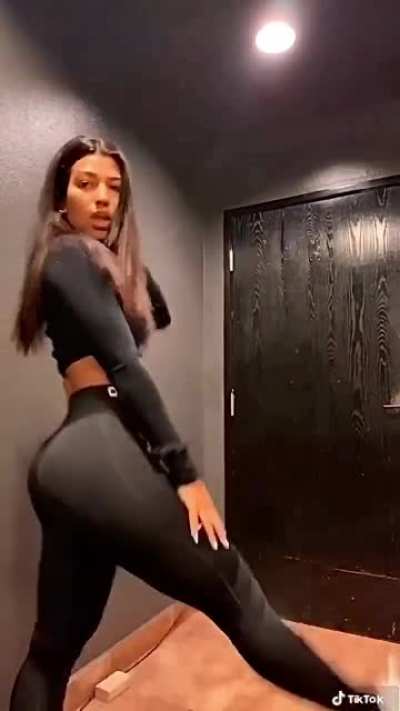 Man, she is gorgeous😍!