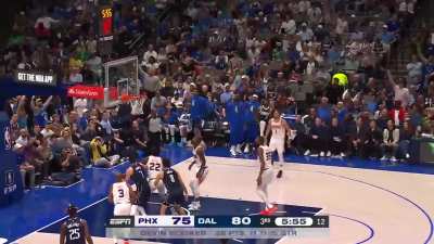 [Highlight] Kyrie with some sauce for the 3