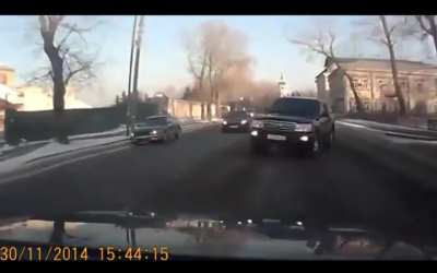 Russia: Toyota uses the same reflex as author but author and Toyota crash into each other. 