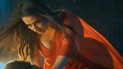 Aalisha panwar hot scene in VinnyKiKitaab