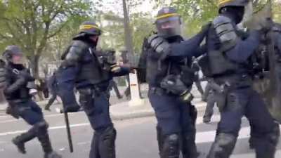 Paris, manifestation du 28 mars 2023. Sources : Twitter : Anonyme Citoyen