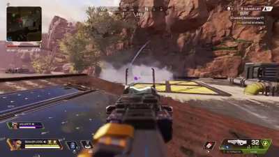 Check out this very unfortunate enemy Loba teleport. Thought I lost her in the smoke
