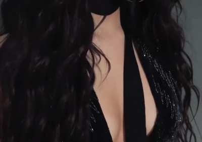Jenna Ortega - Cleavage