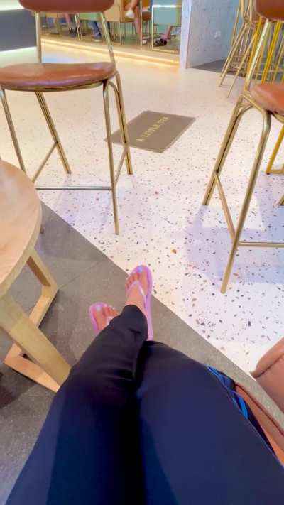 nothing feels better than boba and pretty feet. too bad no one was even glancing at it (apparently, feet fetish is frowned upon where I am from lol)