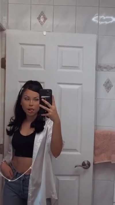 She's a hottie 🤤🤤